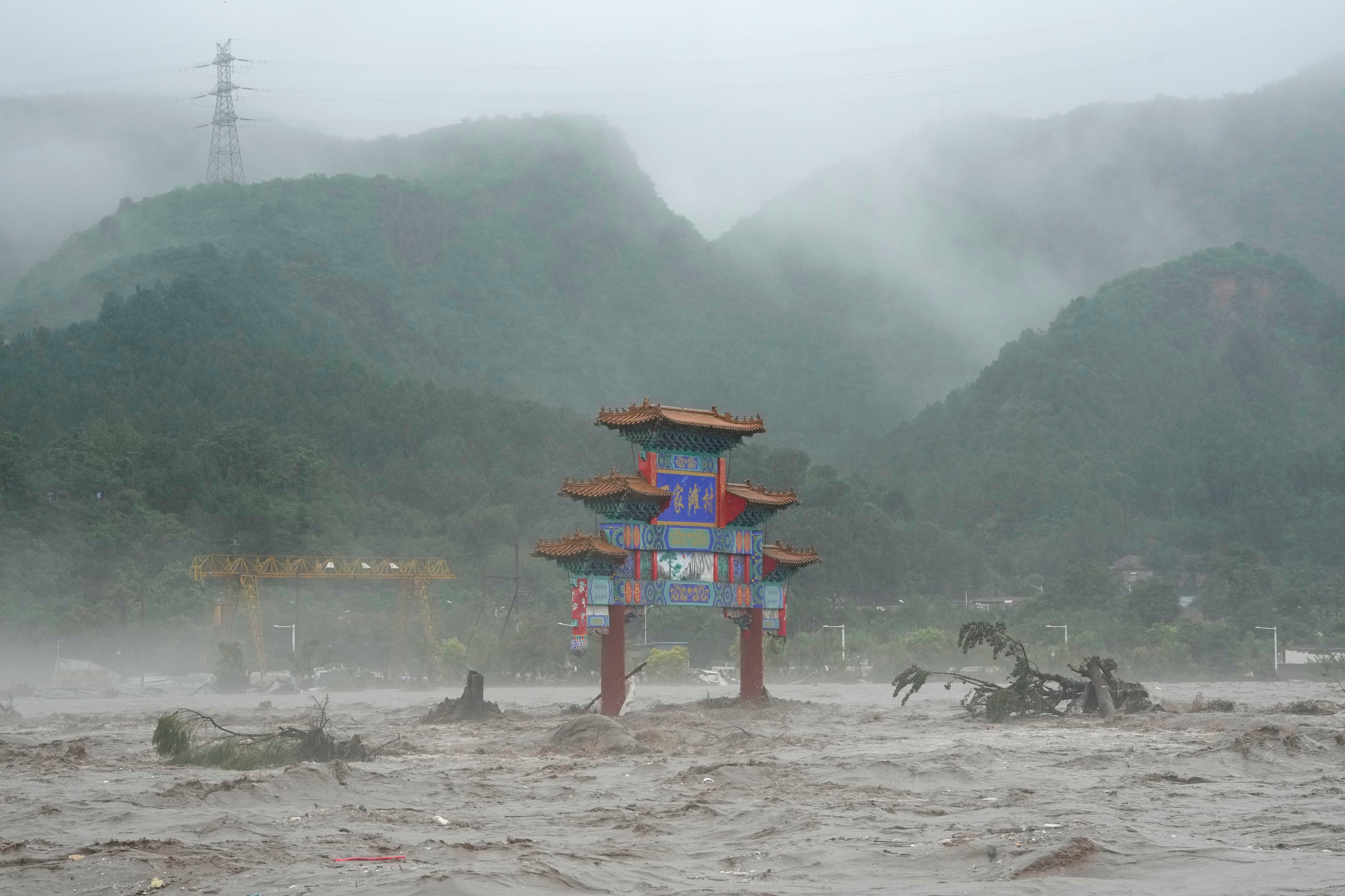 Fuertes tormentas en Asia dejaron 11 muertos en China y graves daños en Japón. (FOTO: AP Foto/Ng Han Guan)