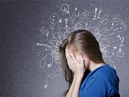 "Si los síntomas se deben, incluso parcialmente, a una afección como el trastorno de estrés postraumático, el tratamiento ayudará a controlar esos síntomas" (Shutterstock)