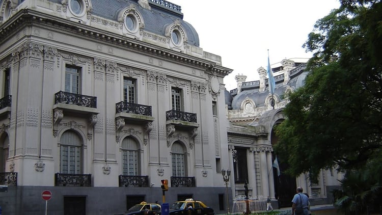 El Palacio Anchorena fue constuido entre 1905 y 1909. En 1936 fue adquirido por el Estado Argentino y pasó a ser la sede del Ministerio de Relaciones Exteriores y Culto. Pasó a denominarse Palacio San Martín