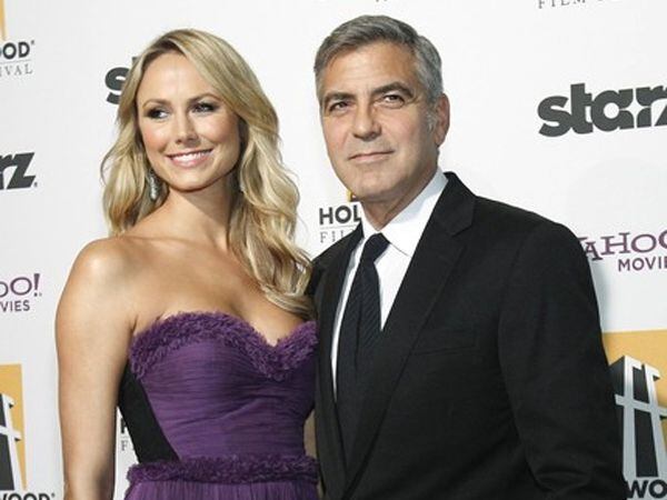 George Clooney y Stacy Keibler (Reuters)