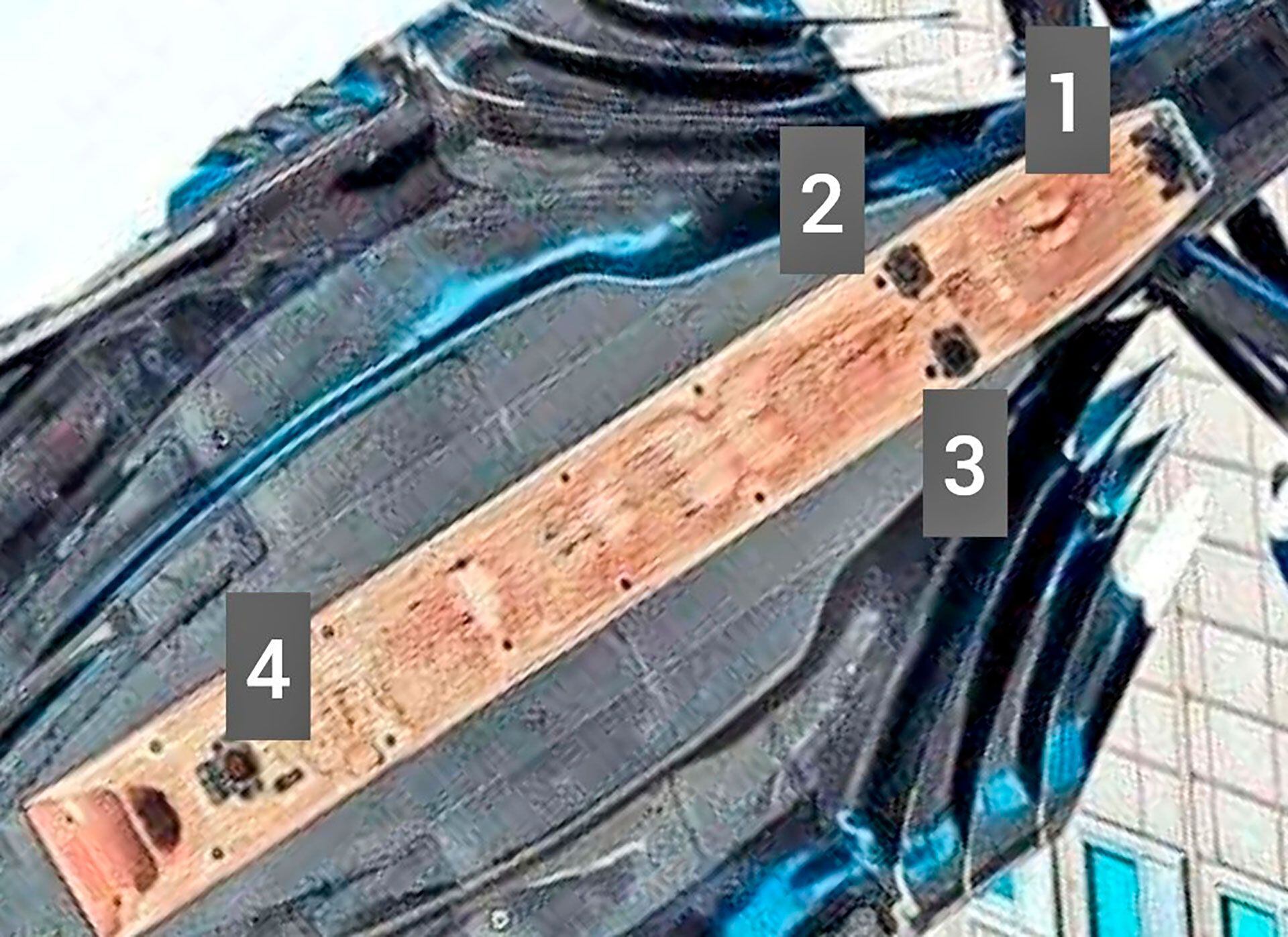 Los cuatro agujeros que tiene la tabla de madera que va en el piso de los autos de F1 (@AlbertFabrega)