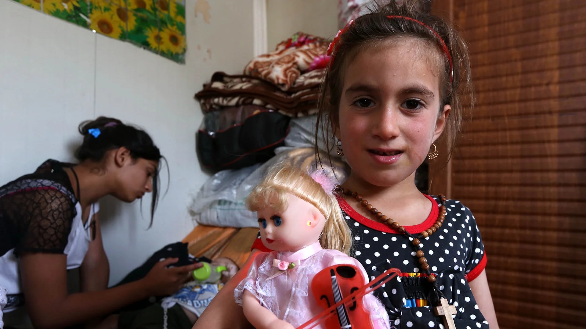 Christina, de seis años, se acaba de reencontrar con su familia (AFP PHOTO / SAFIN HAMED