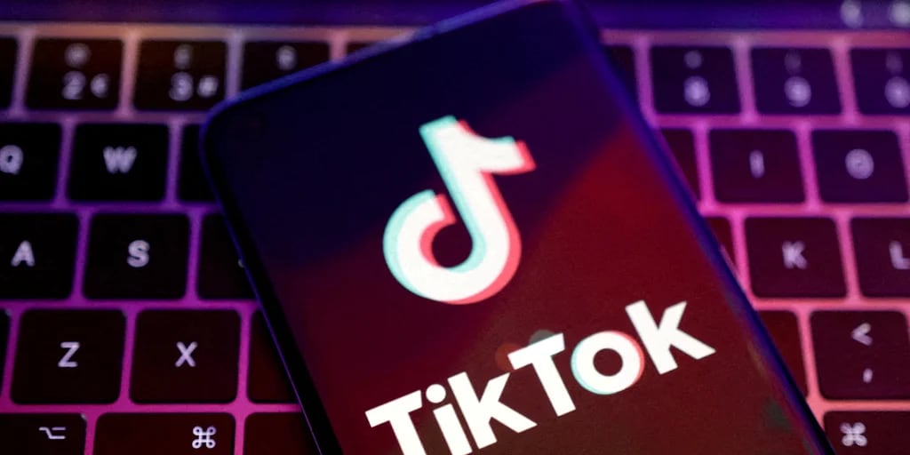El Senado de Estados Unidos aprobó una ley que obliga a la empresa matriz de TikTok a vender la red social si no quiere que sea prohibida