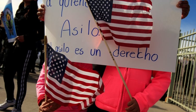 La muerte de una niña guatemalteca desató protestas en la frontera (Reuters)