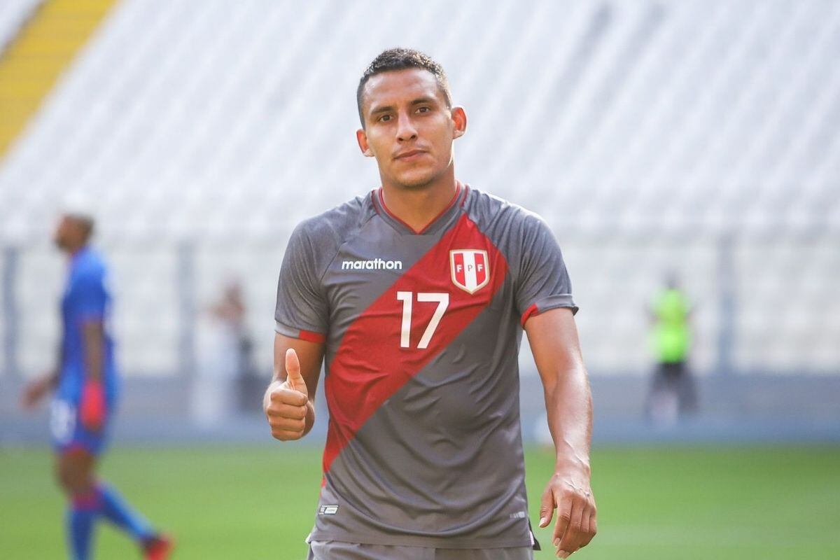 Alex Valera tras anotar su primer gol con la selección peruana ante Panamá. l Foto: FPF