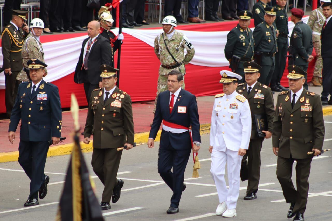 Ministro de Defensa, Jorge Chávez, en el Desfile Militar 2023