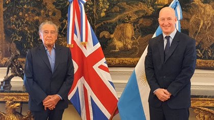 Euardo Eurnekian y el embajador del Reino Unido en Argentina, Mark Kent