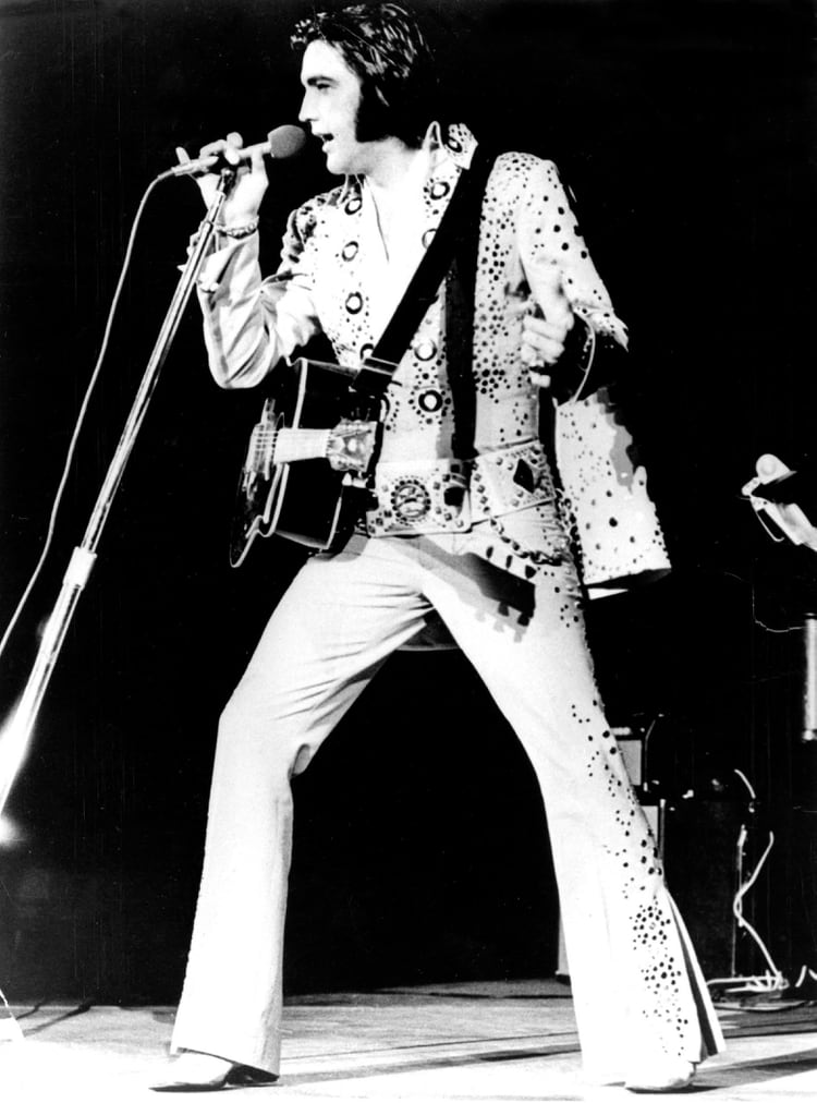 Elvis Presley probó dormir más de diez horas diarias para bajar de peso (Shutterstock)