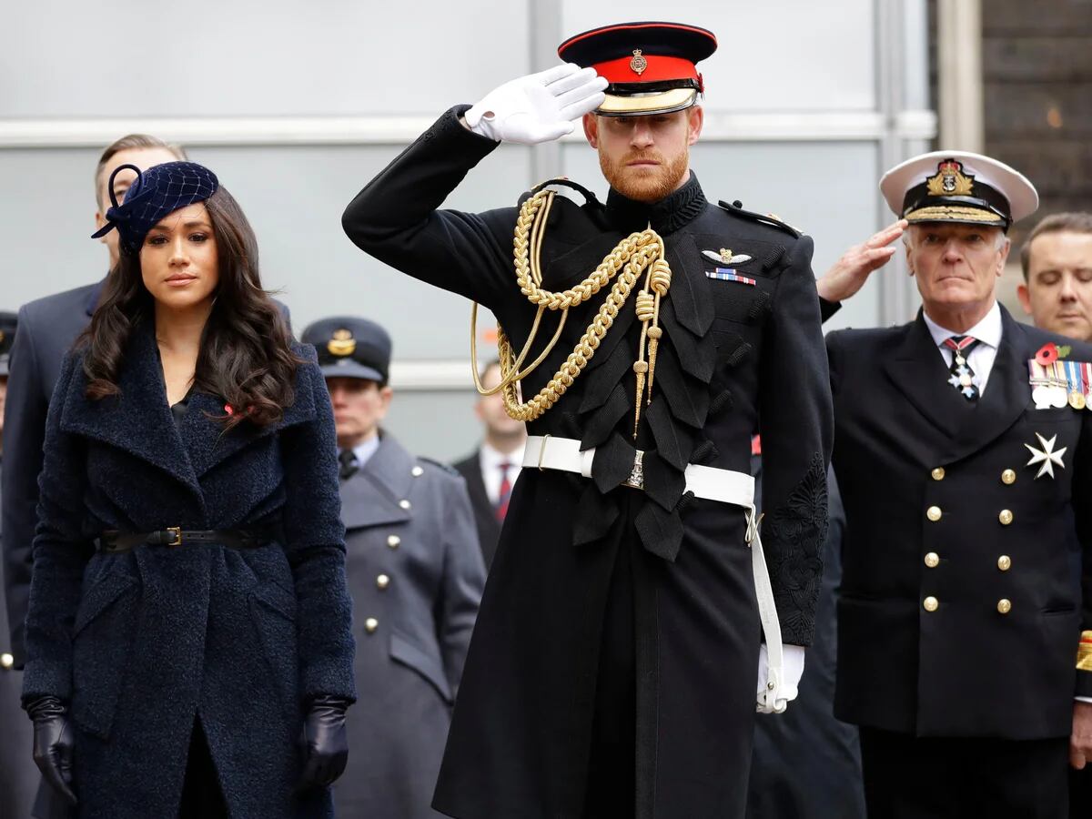 El príncipe Harry viste un traje militar de gala por esta razón