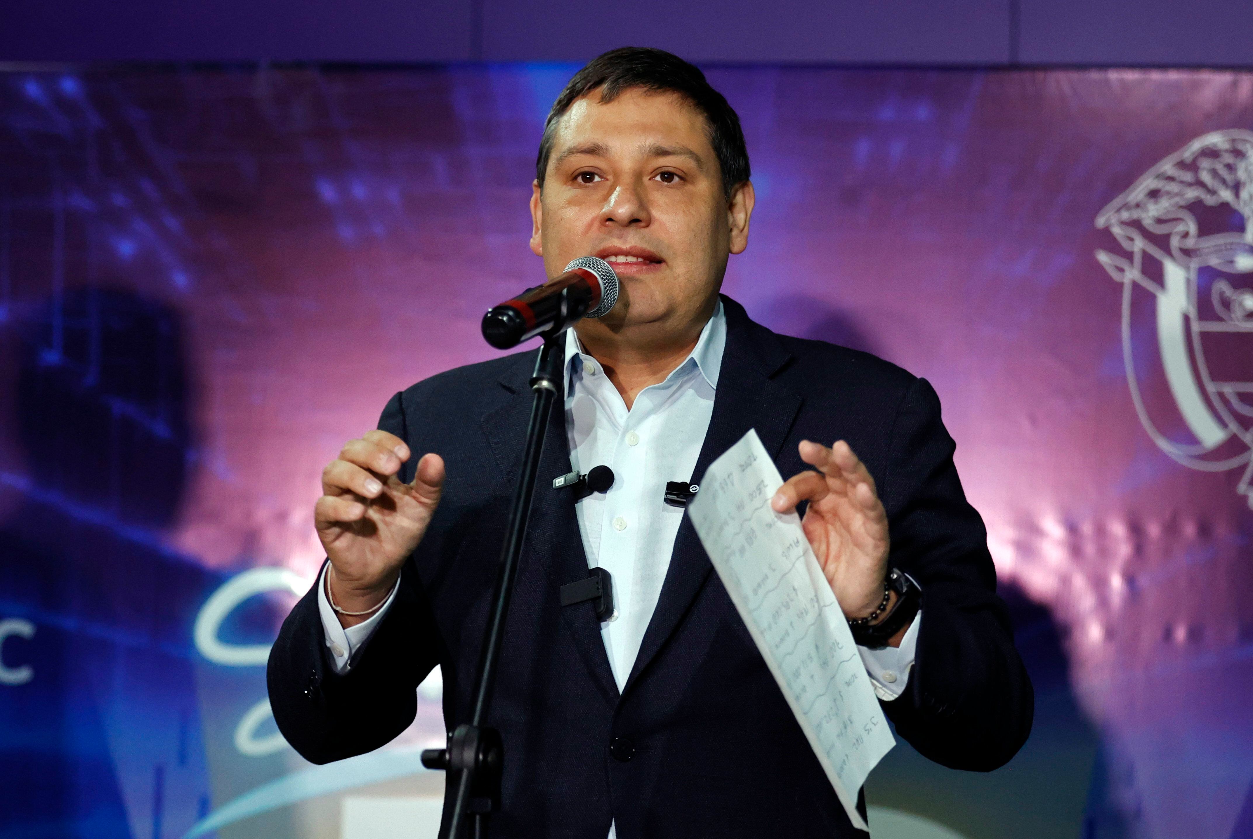 El ministro de Tecnologías de la Información y las Comunicaciones, Mauricio Lizcano, promociona becas para especializaciones - crédito EFE/ Mauricio Dueñas Castañeda