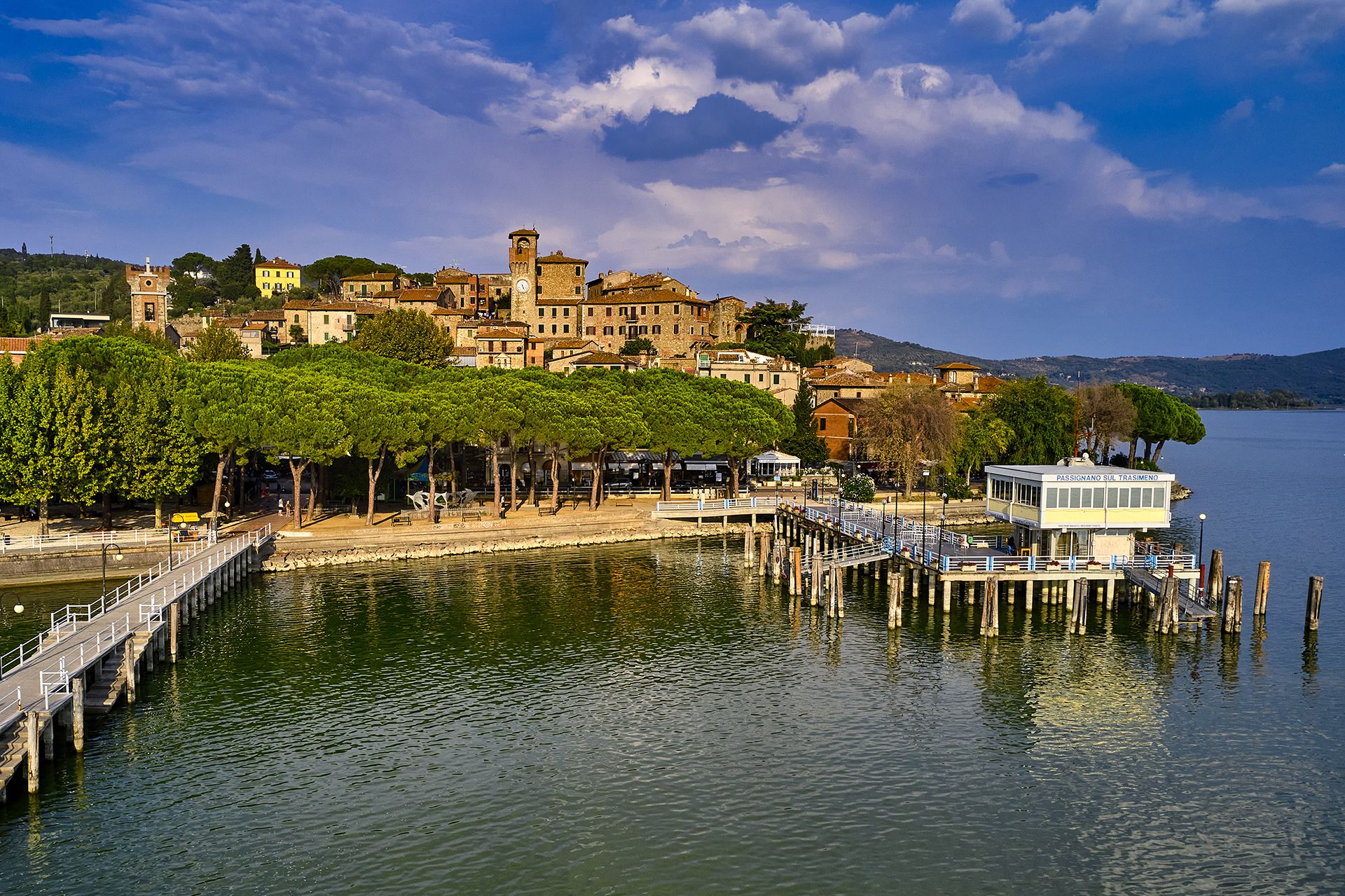 Los increíbles lagos italianos que la mayoría de los turistas no conocen -  Infobae, image size:1920x1279
