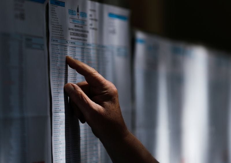 Antes de votar en las PASO 2023, es importante consultar el padrón electoral para saber el centro de votación y la mesa donde sufragar. (REUTERS/Agustin Marcarian)