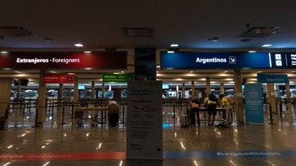 La zona de migraciones del Aeropuerto Internacional de Ezeiza