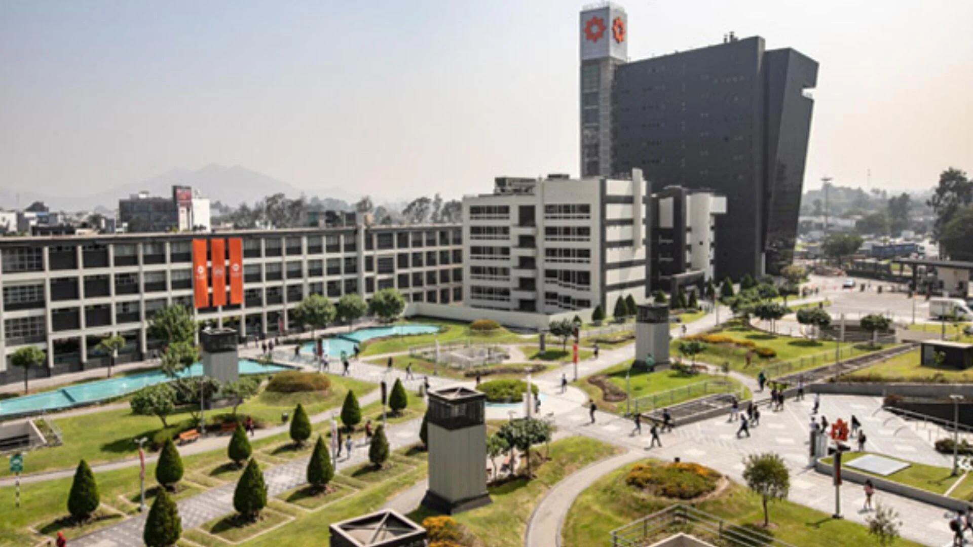 Confuso accidente en la Universidad de Lima: Reportan que joven cayó desde lo alto de pabellón