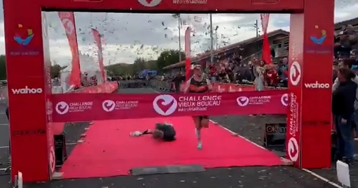 Résultat incroyable lors d’un triathlon en France : il est tombé quelques centimètres avant la ligne d’arrivée et a perdu la première place