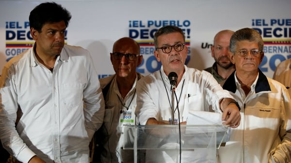 Conferencia de la oposición venezolana, que no reconoció los sorprendentes resultados