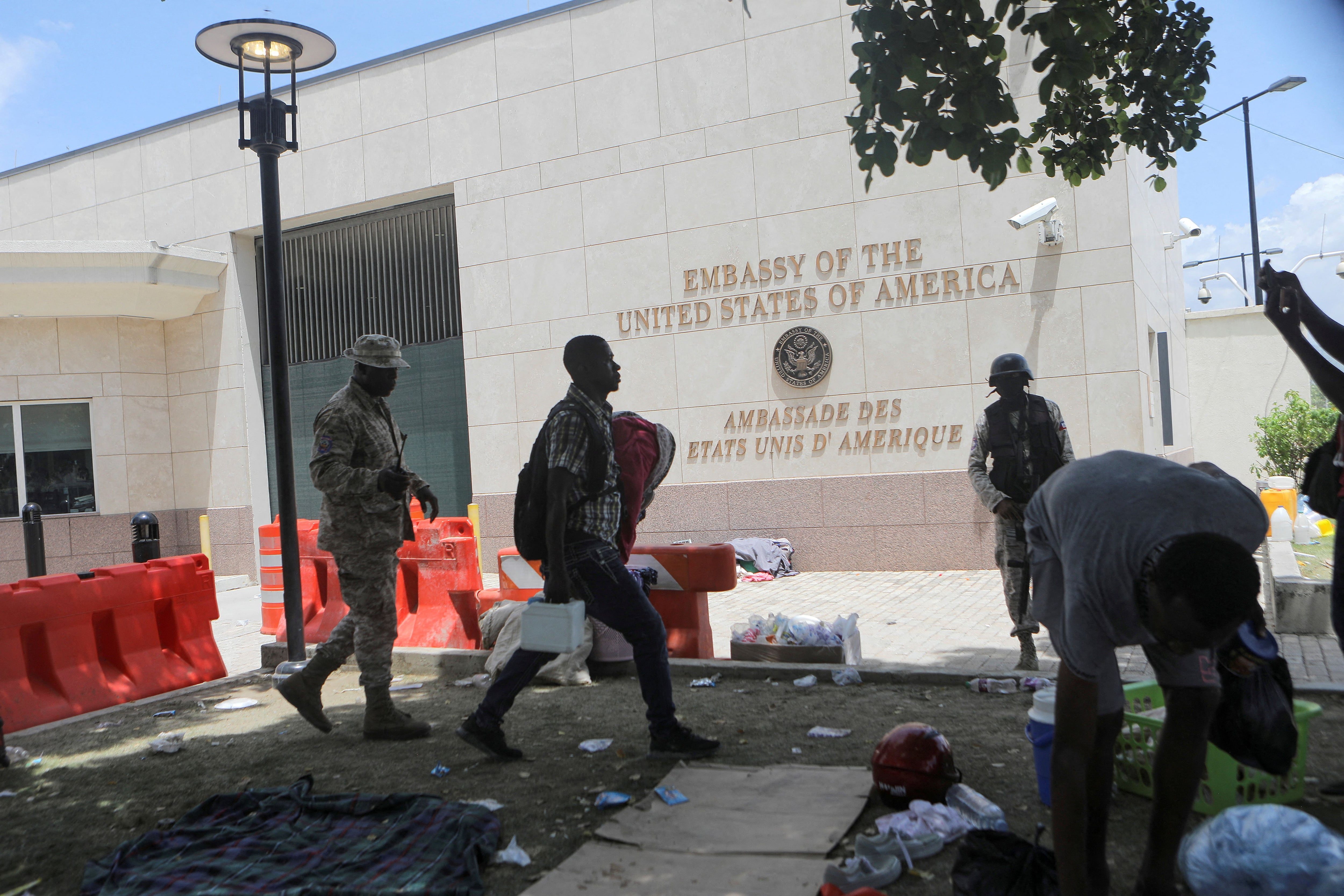 Estados Unidos ordenó al personal no esencial y a los familiares de los empleados del gobierno que abandonaran Haití (REUTERS/Ralph Tedy Erol)