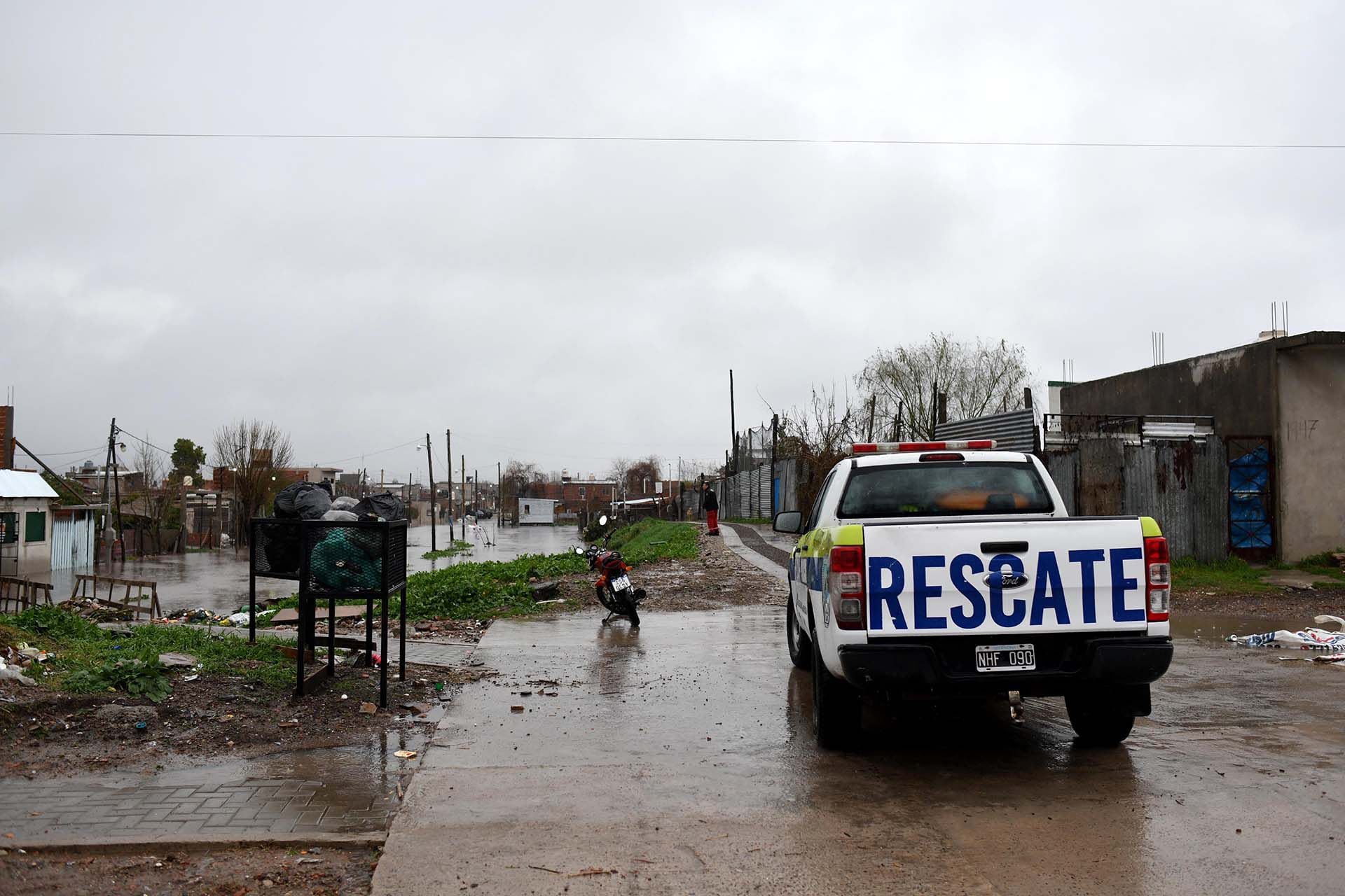 Con el correr de las horas, se habilitaron centros de evacuados en distintos puntos de la ciudad. (Foto: Aglaplata)