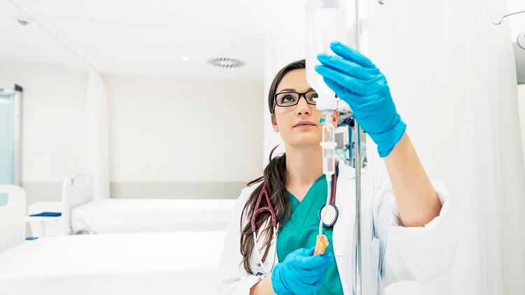 Los enfermeros y enfermeras son esenciales para el sistema de salud (iStock)