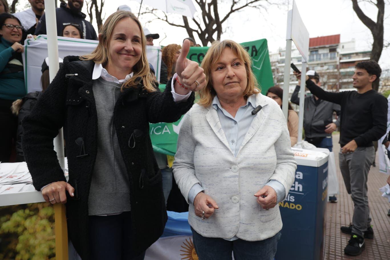 Clara Muzzio, compañera de fórmula de Jorge Macri y dirigente ligada a Horacio Rodríguez Larreta, en una recorrida de campaña junto a Graciela Ocaña, diputada nacional que en las PASO había estado alineada con Martín Lousteau