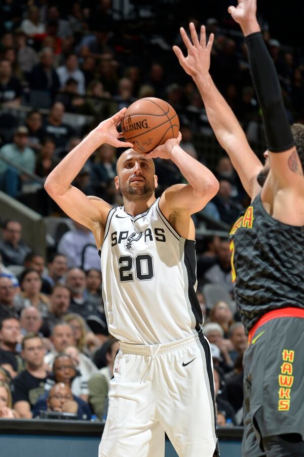 Manu Ginóbili aportó 16 puntos en la victoria de San Antonio Spurs ante Atlanta hawks (Getty Images/AFP)