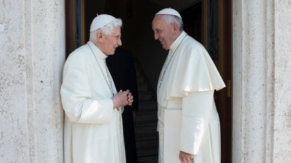 Papa Francisco y Benedicto XVI 