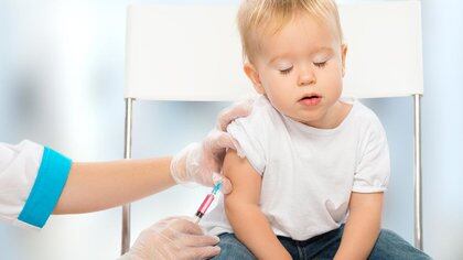 La vacuna “triple viral”, figura en el Calendario Nacional de Vacunación para recibirla en su primera dosis a los 12 meses de vida y la segunda a los 5 o 6 años - Shutterstock 162