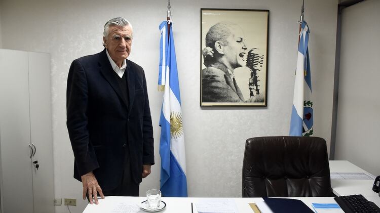El sanjuanino José Luis Gioja en su oficina del PJ (Nicolás Stulberg)