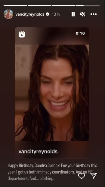 Ryan Reynolds saludó a Sandra Bullock por su cumpleaños haciéndole una broma y compartiendo la escena del desnudo en 'La Propuesta'.