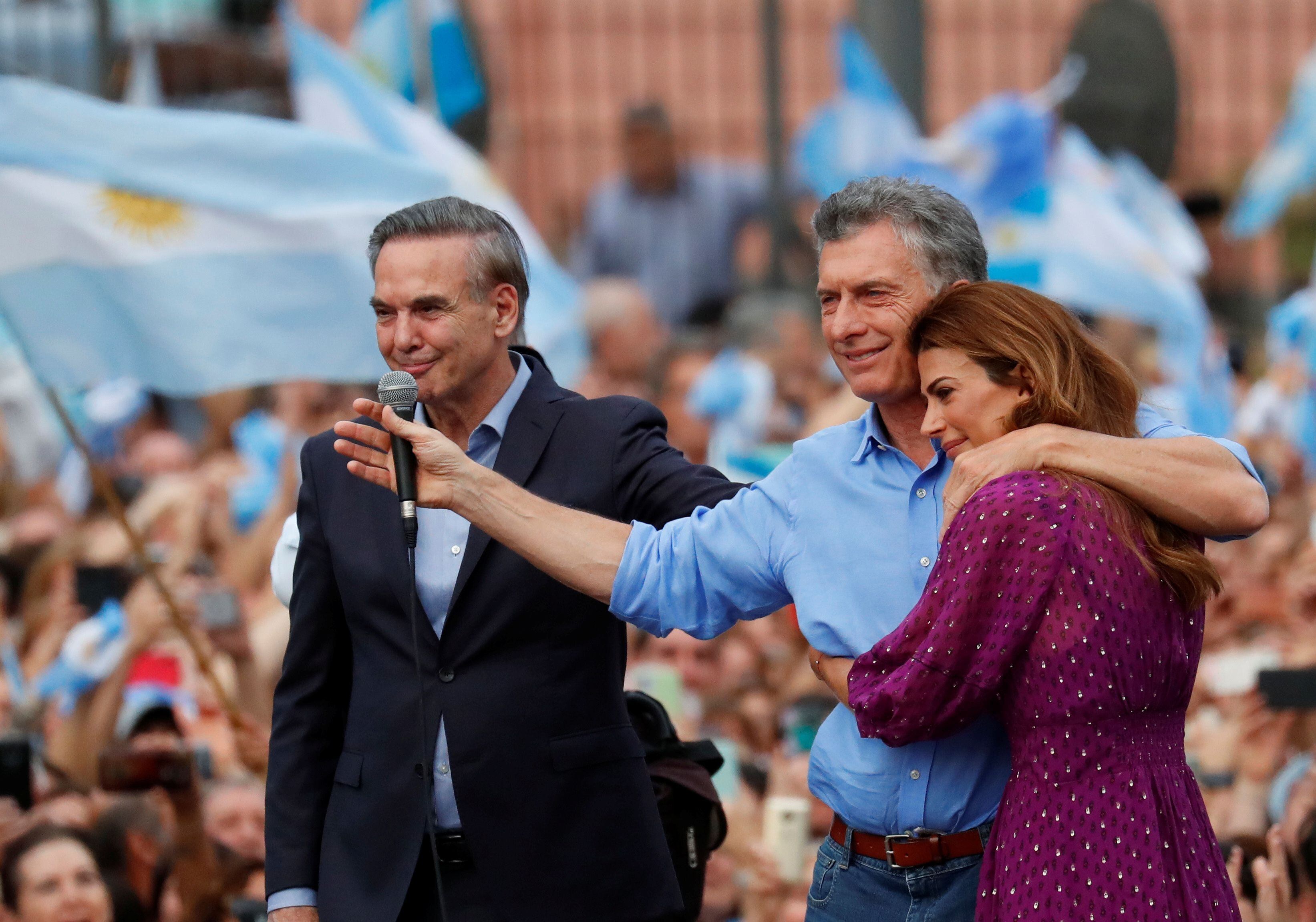 Pichetto junto a Macri y Juliana Awada en el acto de despedida de Cambiemos REUTERS/Agustin Marcarian
