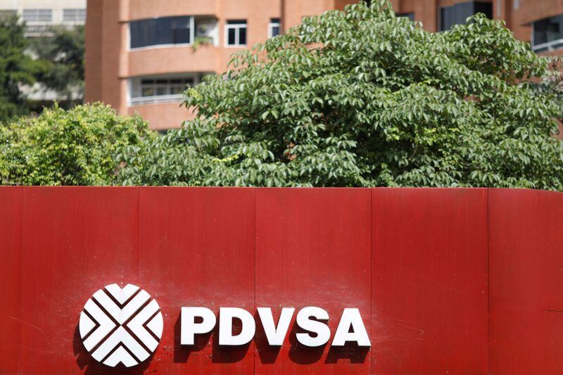 Foto de archivo del logo de PDVSA en una gasolinera en CaracasNov 16, 2017. REUTERS/Marco Bello/