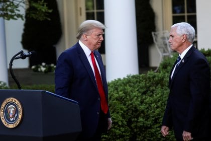 Mike Pence trabajó para defender las acciones de Donald Trump y para asumir algunos de los proyectos más difíciles del gobierno, como la respuesta a la crisis del COVID-19. (REUTERS/Carlos Barria)