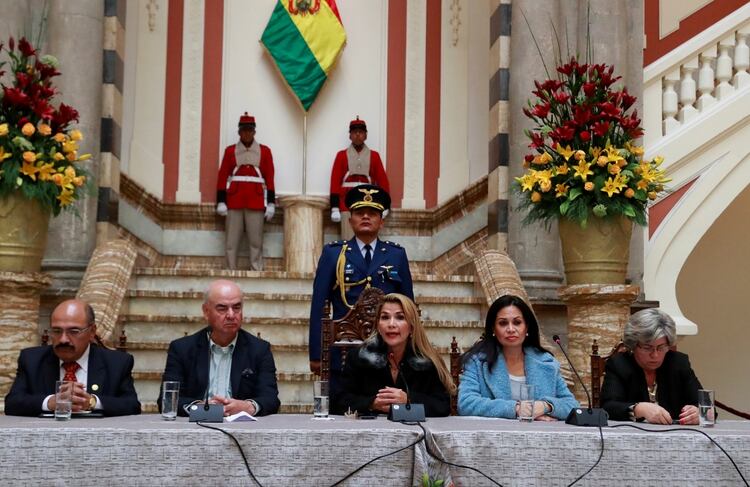 La conferencia de prensa de Áñez en la que se refirió a Alberto Fernández (foto REUTERS/Henry Romero)