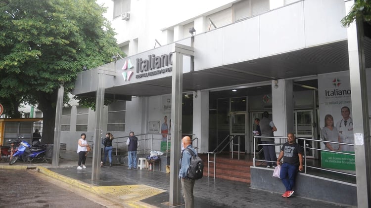 Hospital Italiano de La Plata en avenida 51 entre 29 y 30 (Dino Calvo)