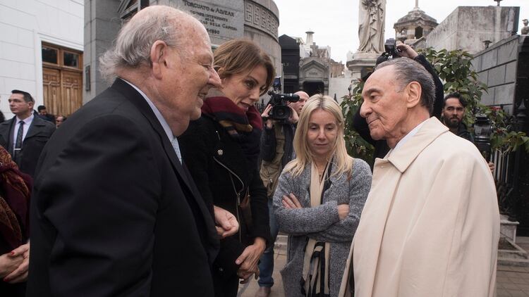 Bartolomé Mitre y Héctor Magneto en el entierro de Ernestina Herrera de Noble (Foto: Adrián Escandar)