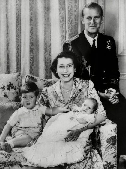 El príncipe Carlos encontraba las largas separaciones por las giras de sus padres "muy perturbadoras y confusas"
Mandatory Credit: Photo by Everett/Shutterstock (10296203a)
