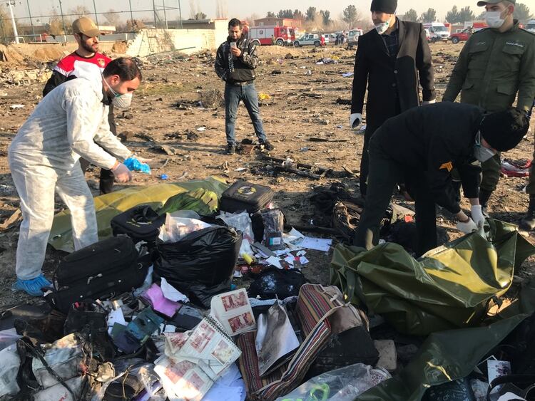 Resultado de imagen para Un avión de pasajeros ucraniano se estrelló cerca del aeropuerto de Teherán: hay 176 muertos