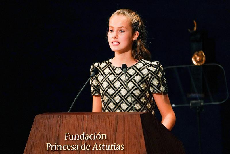 La princesa Leonor durante la ceremonia de entrega del Premio Princesa de Asturias de Comunicación y Humanidades 2021 en el Teatro Campoamor de Oviedo, el 22 de octubre de 2021. 