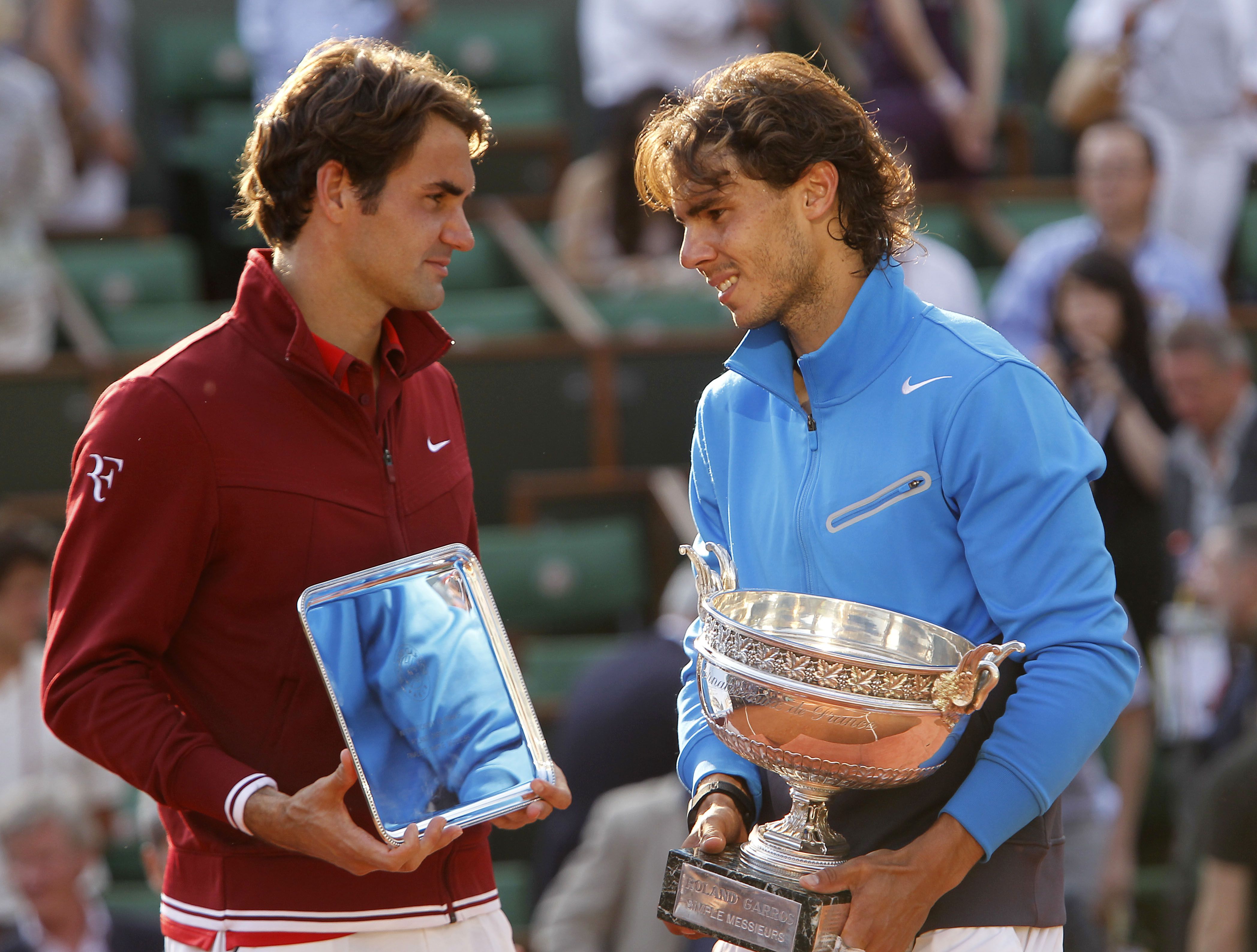 Roger Federer y Rafael Nadal protagonizaron una de las rivalidades más fuertes en la historia del tenis (AP Foto/Lionel Cironneau)