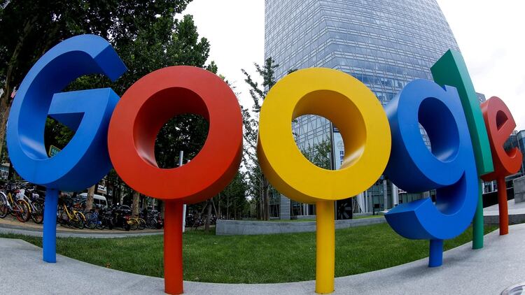 La multinacional Google anunciÃ³ hoy que ha decidido adelantar el cierre definitivo de su red social Google+ a abril de 2019 tras haber detectado un nuevo fallo de seguridad que expuso informaciÃ³n privada de 52,5 millones de internautas (Reuters)