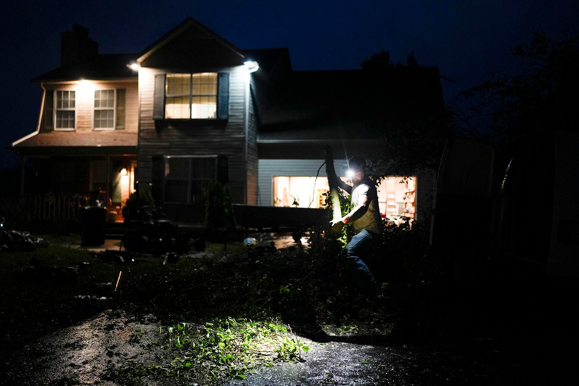 Tornados arrasan el sureste de EE. UU. y las tormentas dejan 3 muertos