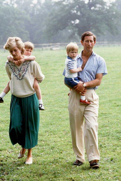 Diana y Carlos, con sus hijos, Harry y William