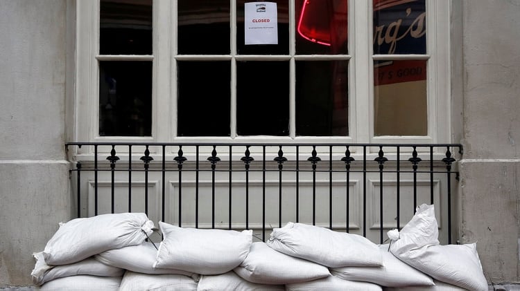 Miles de personas ya evacuaron por Barry (Fotos: EFE y REUTERS)