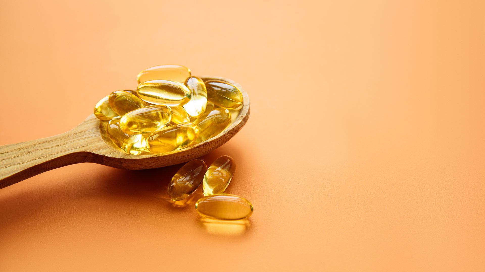 Con la edad, la capacidad de síntesis cutánea de vitamina D disminuye, resaltando la importancia de la suplementación en adultos mayores
(Getty Images)