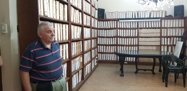 Jorge Enrique Deniri en una de las salas del Archivo