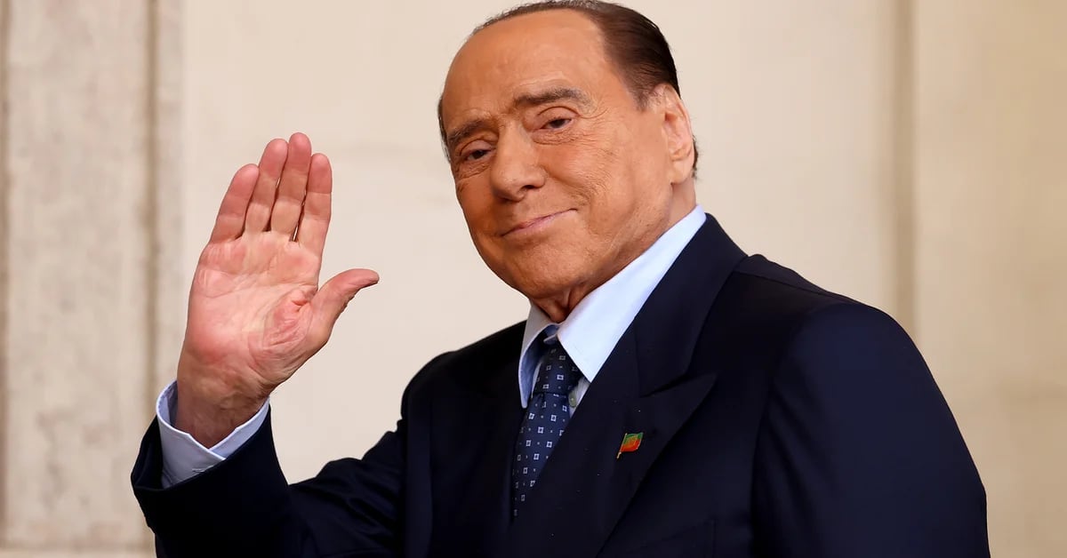 Silvio Berlusconi lascia la terapia intensiva dopo dodici giorni di ospedale