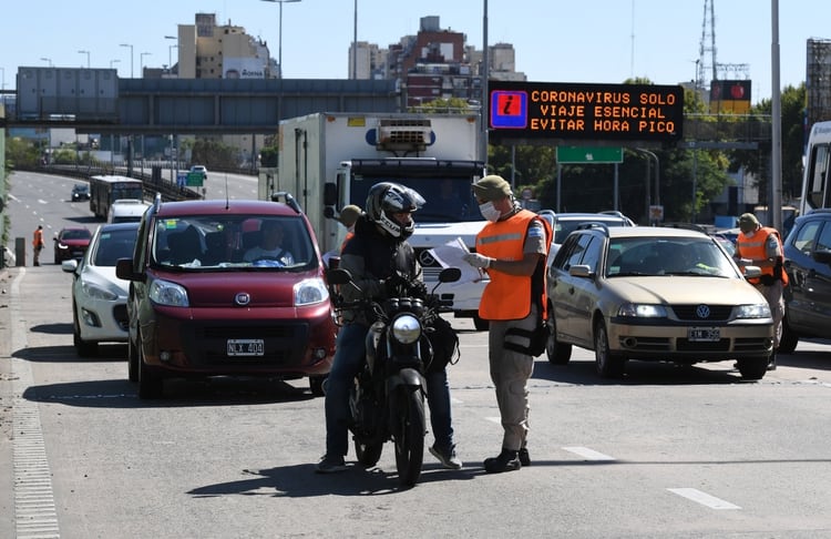 Argentina cuenta con 589 casos de COVID-19 según el último registro y rige un DNU que establece el asilamiento social preventivo y obligatorio, es decir, implementa la cuarentena total (Maximiliano Luna)