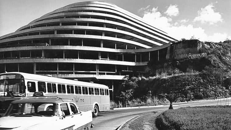 El Helicoide en los años 80, cuando pasó a funcionar como sede de los servicios de inteligencia venezolanos (Archivo Fotografía Urbana)