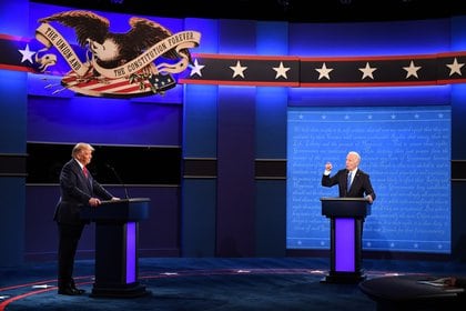 Donald Trump and Joe Biden in the second presidential debate.  NORTH AMERICA POLICY UNITED STATES INTERNATIONAL KEVIN DIETSCH - POOL VIA CNP / ZUMA PRESS / CONTAC