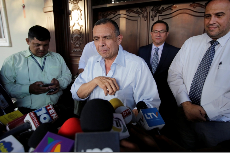 El expresidente hondureño Porfirio Lobo negó ser colaborador de Tony Hernández en el tráfico de toneladas de cocaína hacia EU (Foto: REUTERS) 